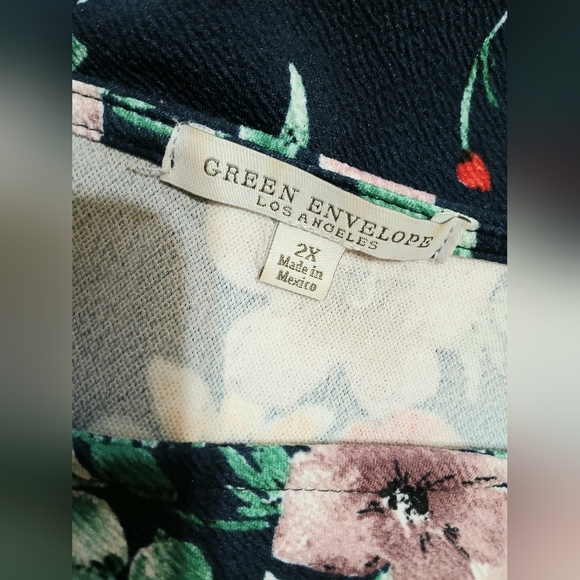Green Envelope Floral Blouse Top 2X - Picture 3 of 3